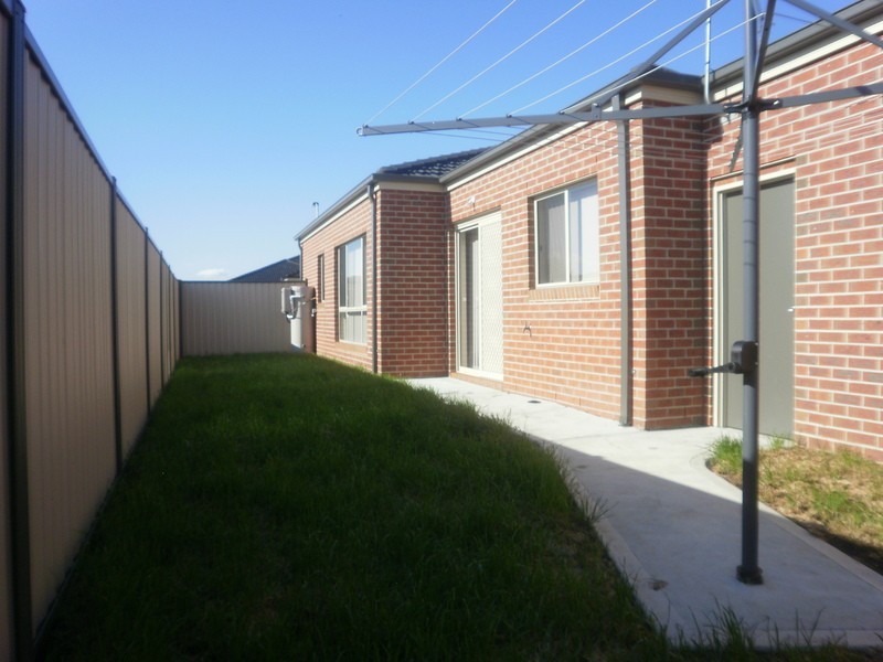 1/3 Anastasia Court, Hillside VIC 3037