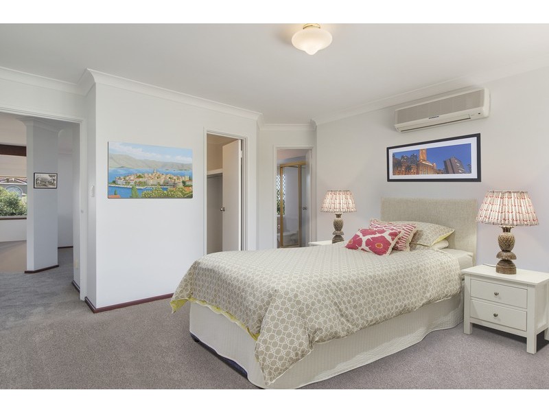 2 Rockliff Avenue, Karrinyup WA 6018