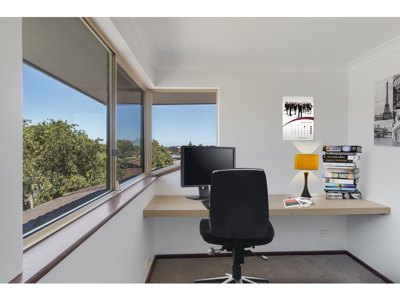 2 Rockliff Avenue, Karrinyup WA 6018