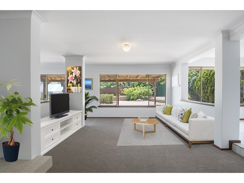 2 Rockliff Avenue, Karrinyup WA 6018