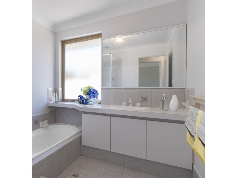 2 Rockliff Avenue, Karrinyup WA 6018