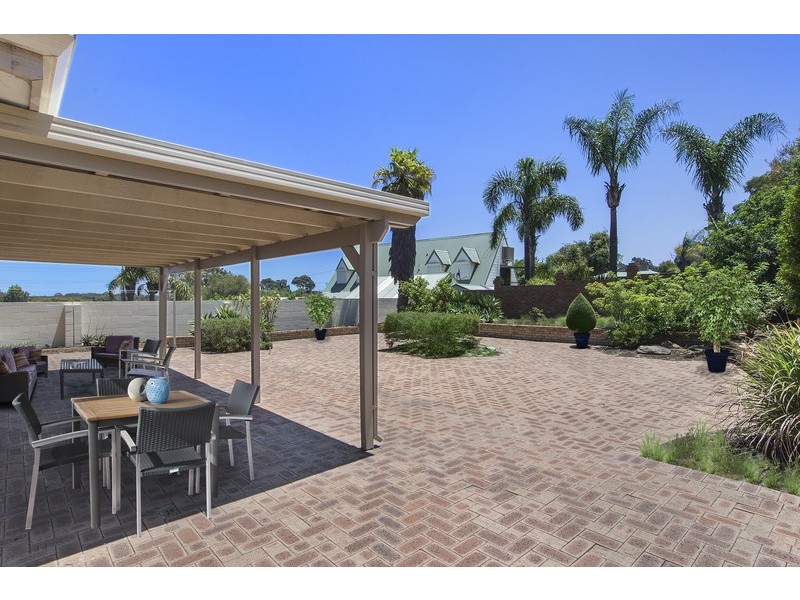 2 Rockliff Avenue, Karrinyup WA 6018