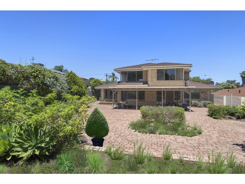 2 Rockliff Avenue, Karrinyup WA 6018