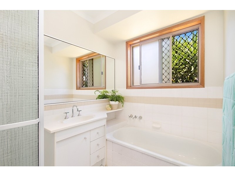 6 Roker Drive, Currumbin Waters QLD 4223