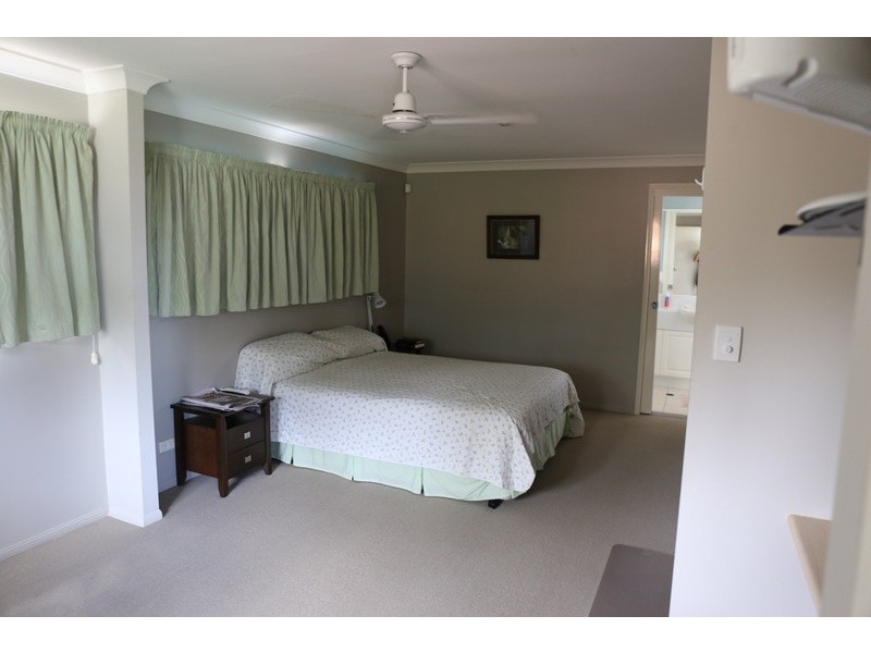 8 Mahogany Drive, Albany Creek QLD 4035