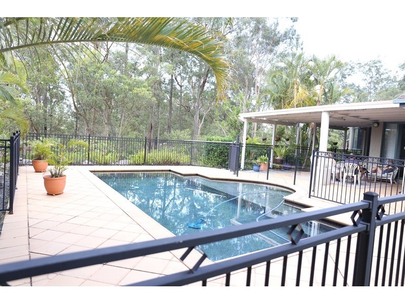 8 Mahogany Drive, Albany Creek QLD 4035