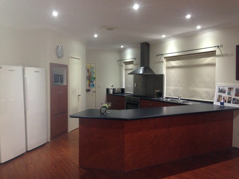 28 Kelang Rd, Wattle Grove WA 6107