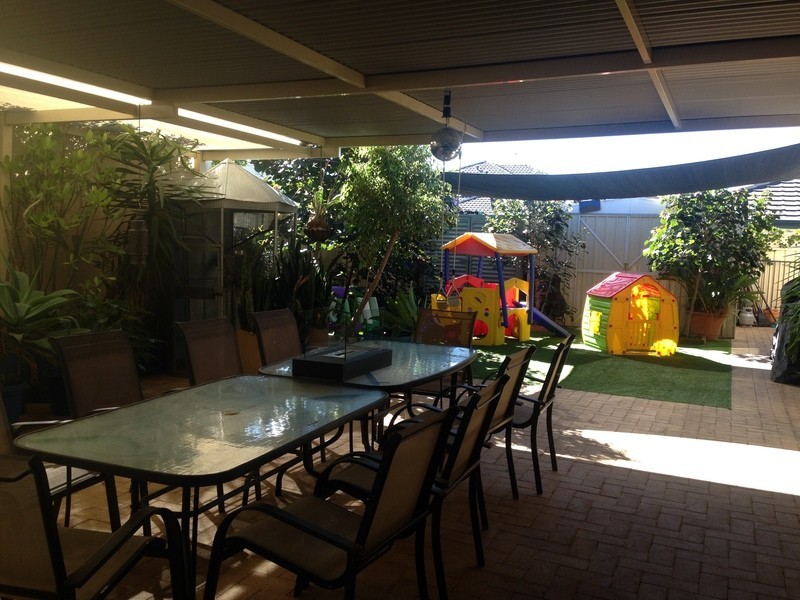 28 Kelang Rd, Wattle Grove WA 6107