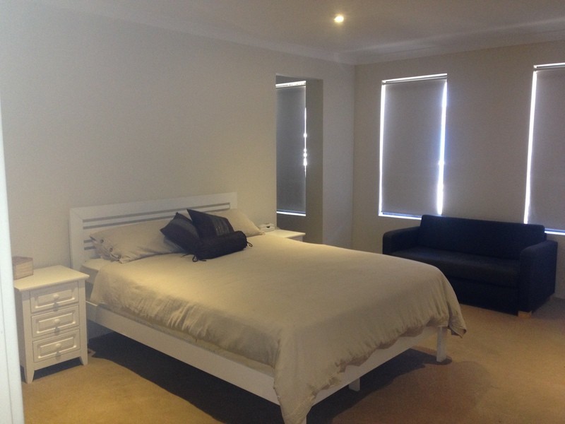 28 Kelang Rd, Wattle Grove WA 6107