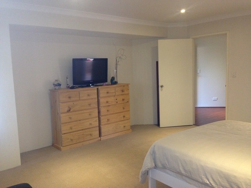 28 Kelang Rd, Wattle Grove WA 6107