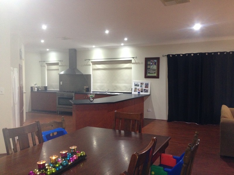 28 Kelang Rd, Wattle Grove WA 6107