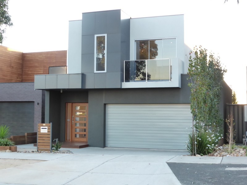 30 Brunton Ave, Caroline Springs VIC 3023