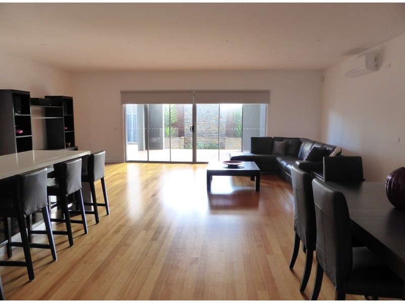 30 Brunton Ave, Caroline Springs VIC 3023