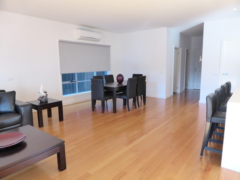 30 Brunton Ave, Caroline Springs VIC 3023