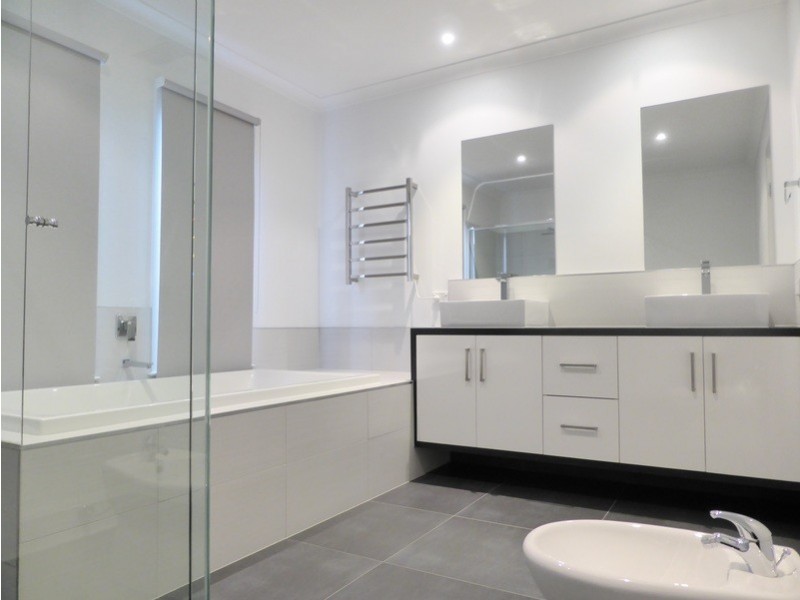 30 Brunton Ave, Caroline Springs VIC 3023