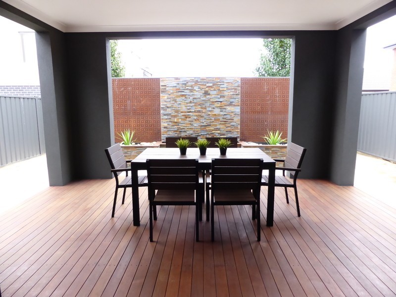 30 Brunton Ave, Caroline Springs VIC 3023