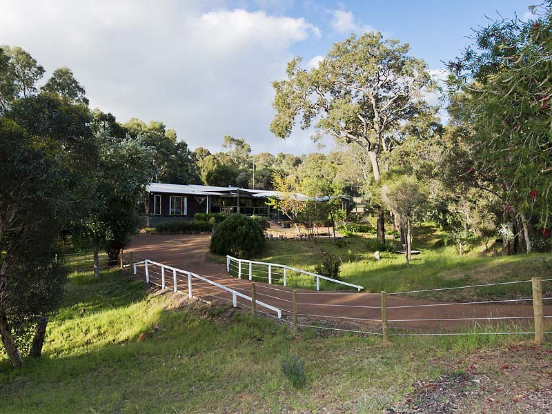 61 Lewis Road, Serpentine WA 6125