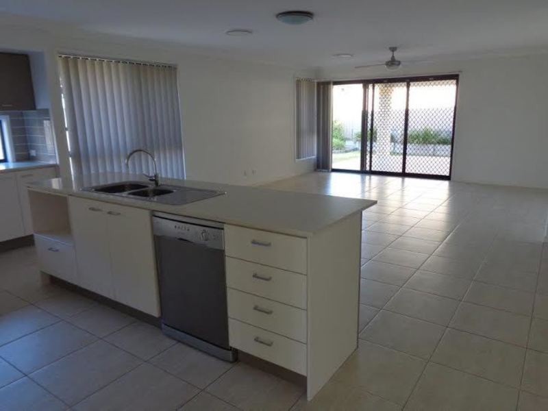 86 Carinyan Drive, Birkdale QLD 4159