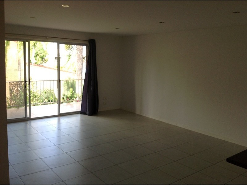 5 Angie court, Mermaid Waters QLD 4218