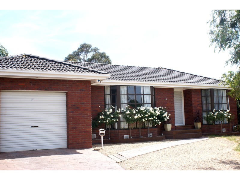 18  Shale Ct, Delahey VIC 3037
