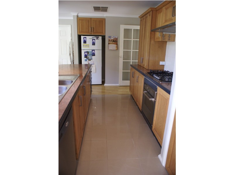 18  Shale Ct, Delahey VIC 3037