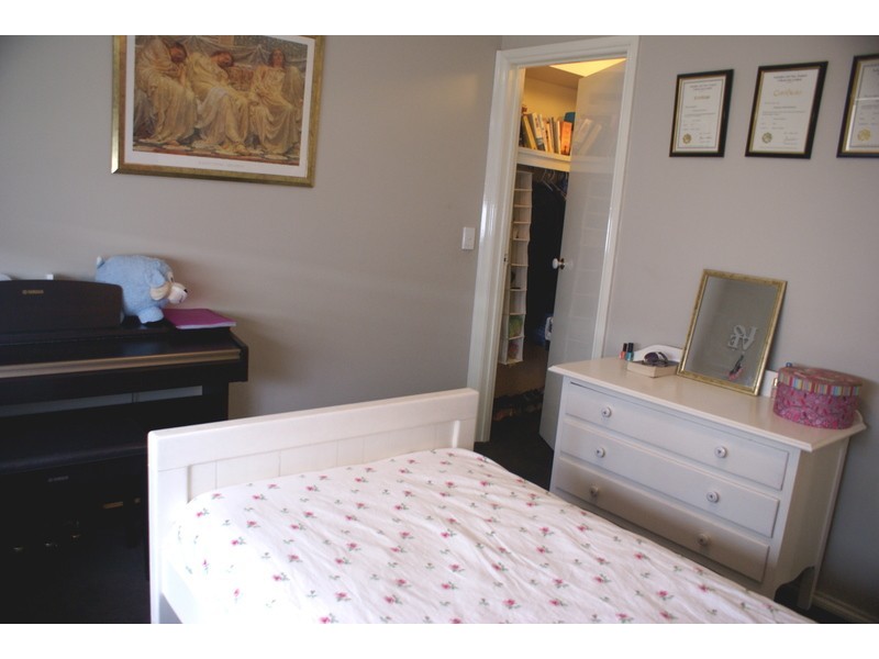 18  Shale Ct, Delahey VIC 3037