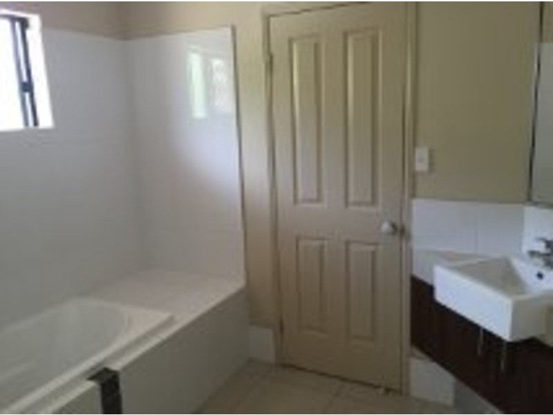 68/1 Robson Street, Mooroobool QLD 4870