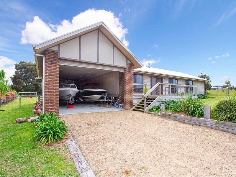 16 Falcon Grove, Metung VIC 3904