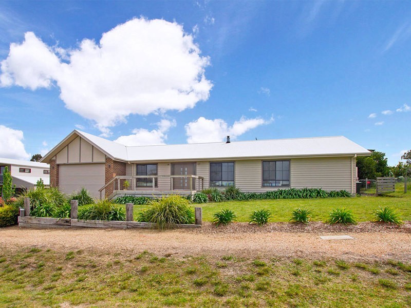 16 Falcon Grove, Metung VIC 3904