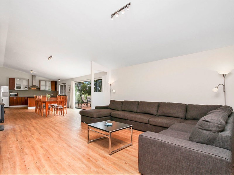 16 Falcon Grove, Metung VIC 3904