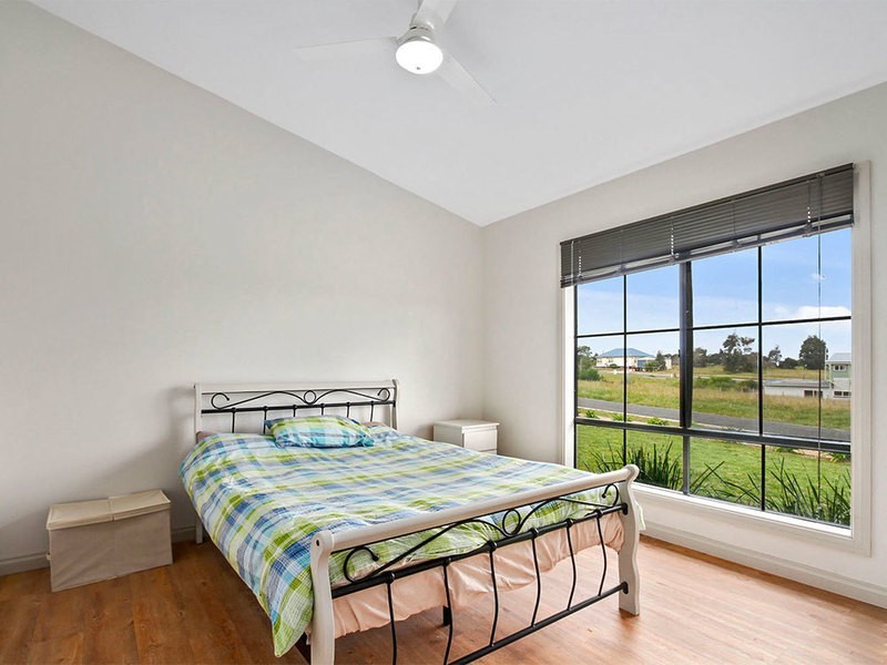 16 Falcon Grove, Metung VIC 3904