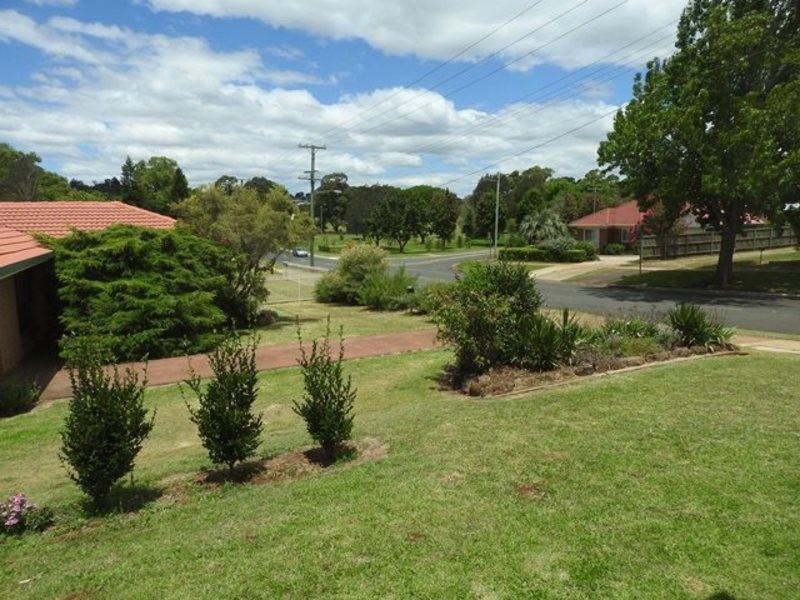 1/111 South Street, Centenary Heights QLD 4350