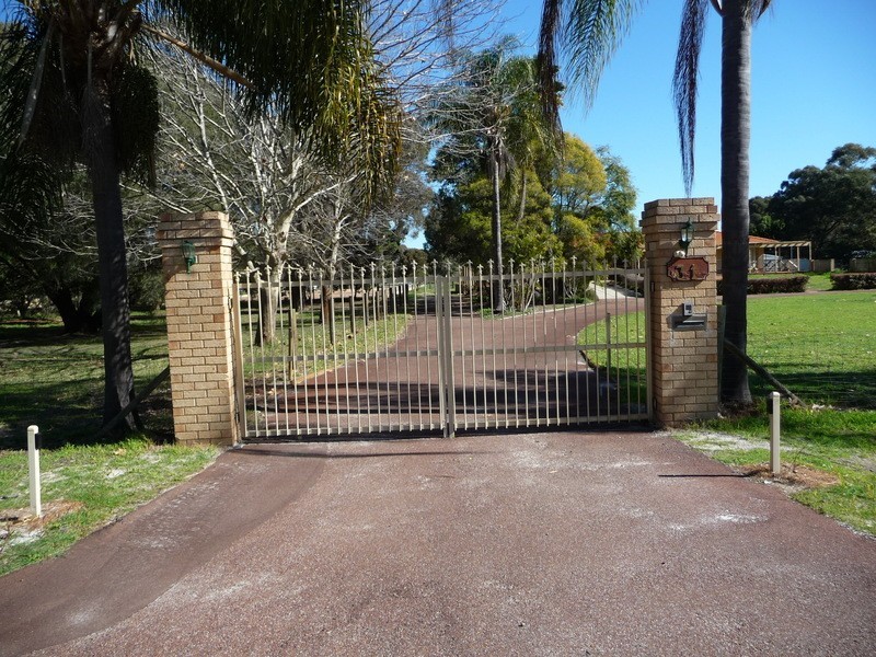 31 Andrea Drive, Henley Brook WA 6055