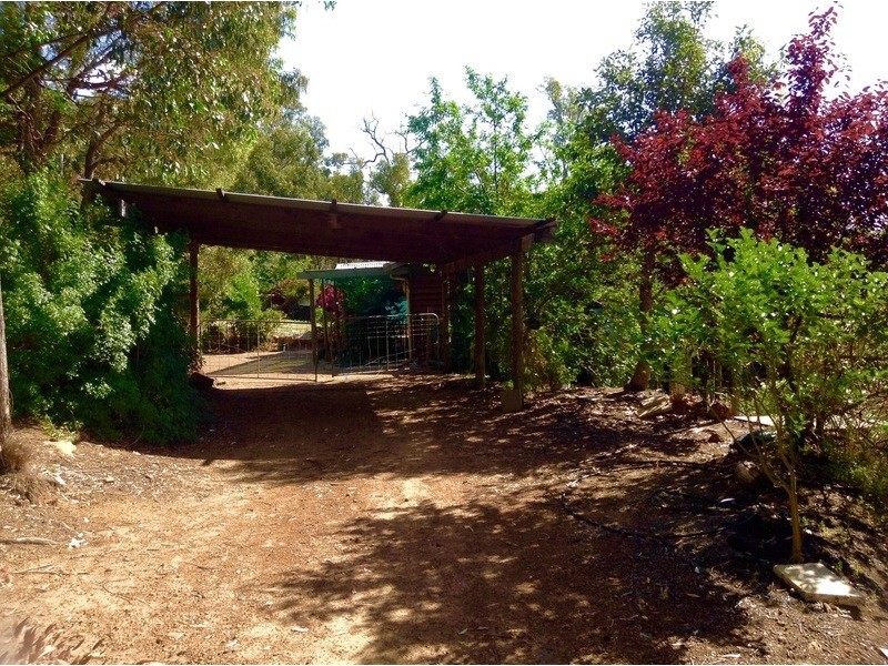 140 Asher Rd, Paulls Valley WA 6076