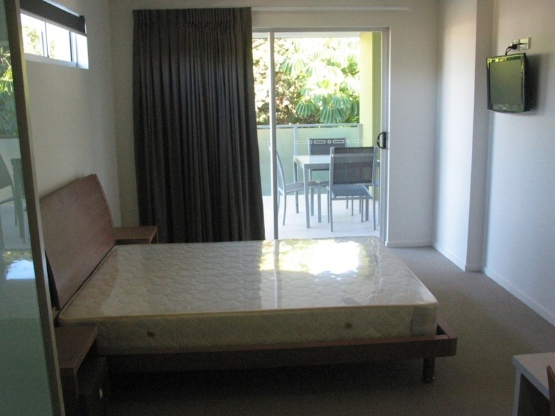 15/221 Sir Fred Schonell Drive, St Lucia QLD 4067