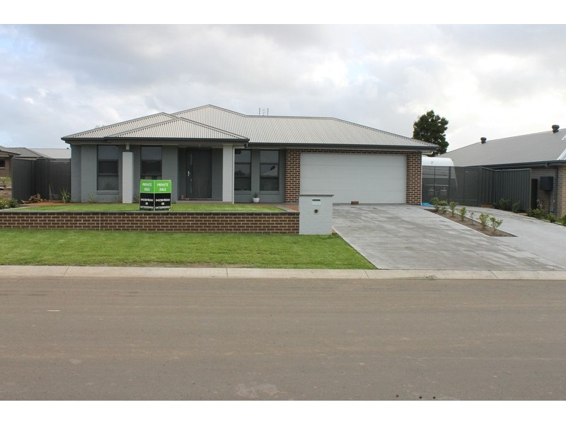 18 Wattlebird Road, South Nowra NSW 2541