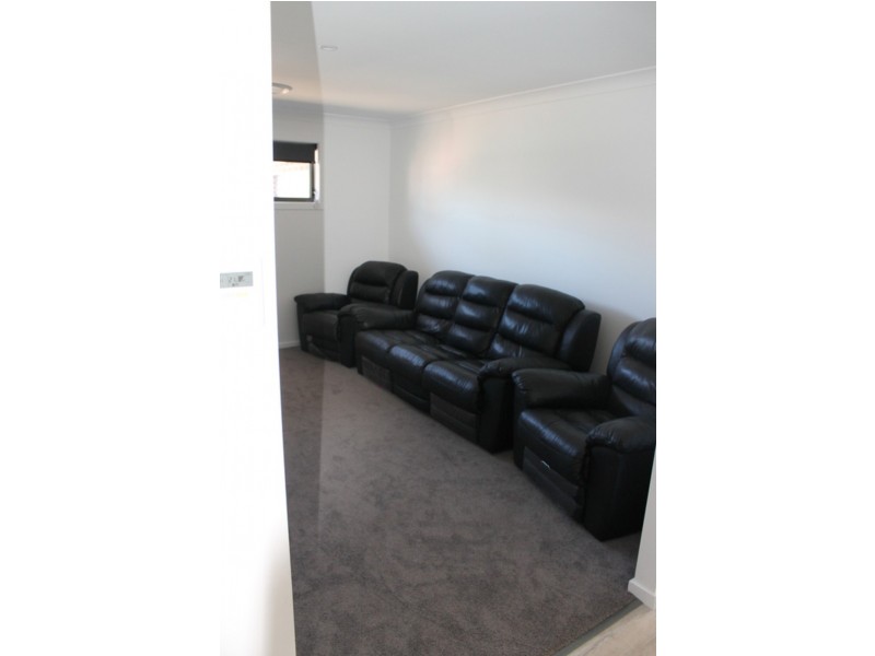 18 Wattlebird Road, South Nowra NSW 2541