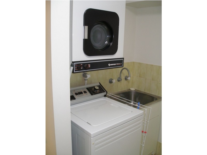 27/6A Valley Rd, Halls Head WA 6210