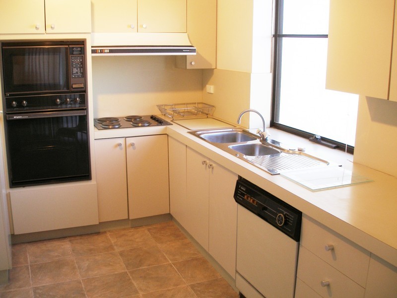 27/6A Valley Rd, Halls Head WA 6210