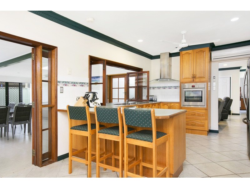 6 Dunbar St, Mooroobool QLD 4870