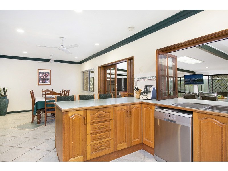 6 Dunbar St, Mooroobool QLD 4870