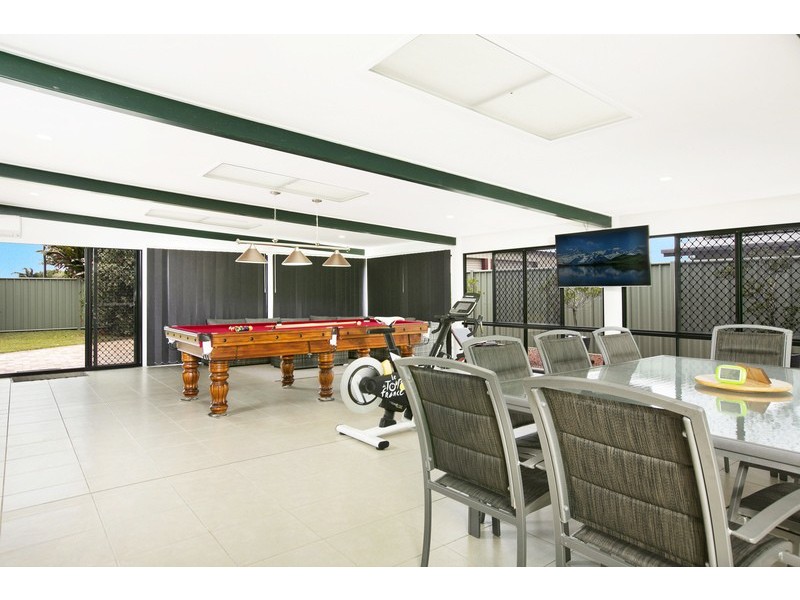 6 Dunbar St, Mooroobool QLD 4870