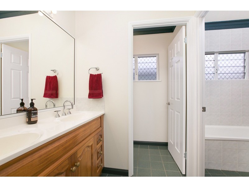 6 Dunbar St, Mooroobool QLD 4870