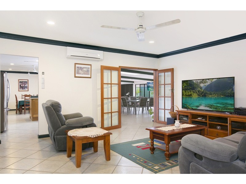 6 Dunbar St, Mooroobool QLD 4870