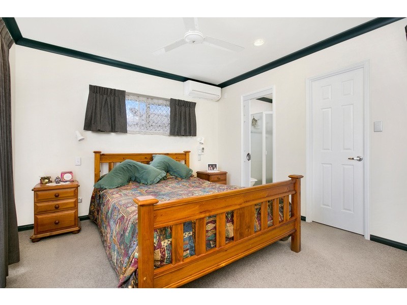 6 Dunbar St, Mooroobool QLD 4870