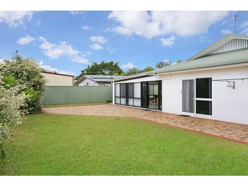 6 Dunbar St, Mooroobool QLD 4870