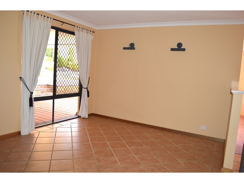 12 Peron Place, San Remo WA 6210