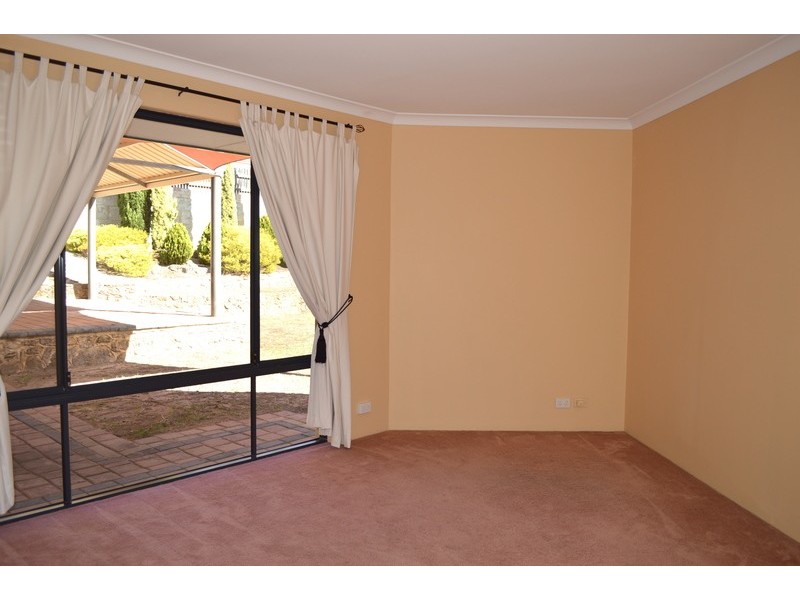 12 Peron Place, San Remo WA 6210