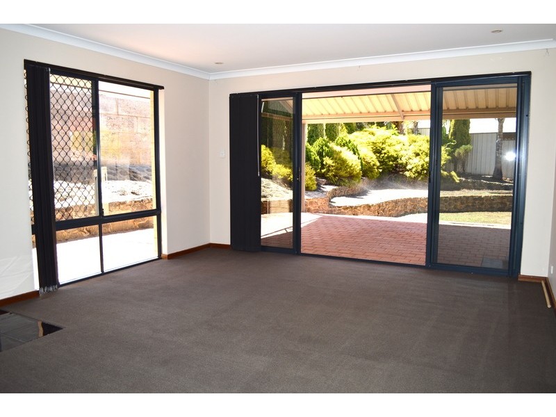 12 Peron Place, San Remo WA 6210