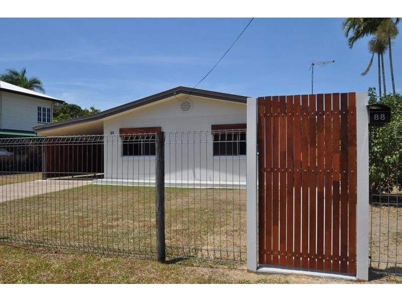 88 Swallow St, Mooroobool QLD 4870